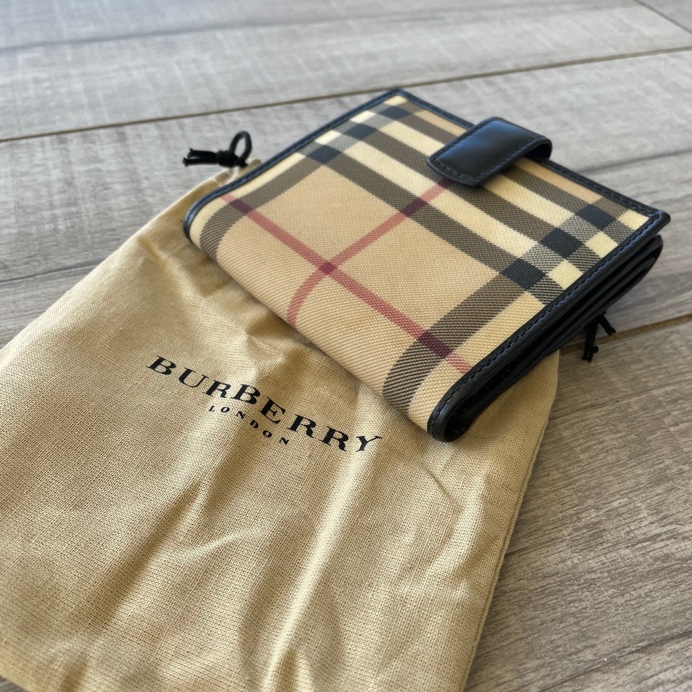 Signature Burberry Wallet